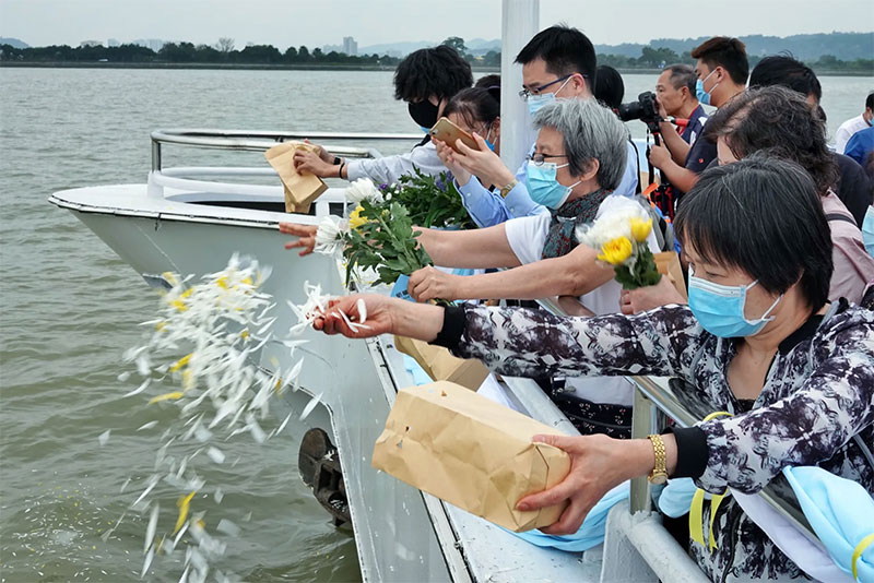骨灰海撒已经被越来越多的人接受 骨灰海撒已经被越来越多的人接受